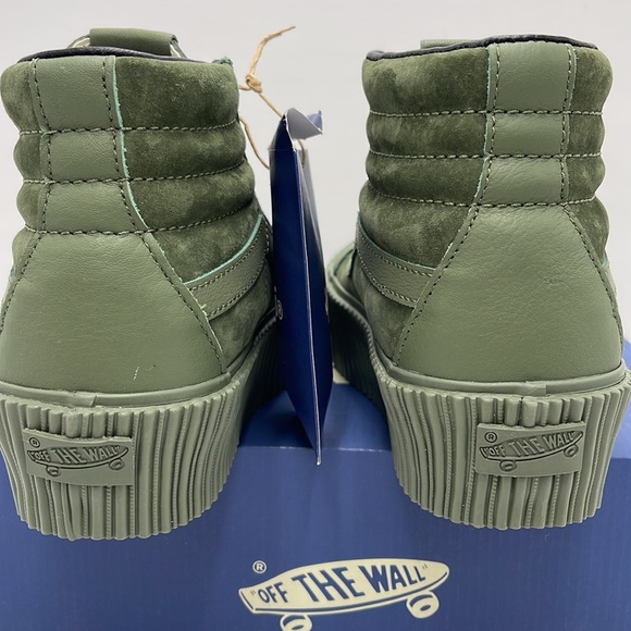 Vans Women’s Sk8-Hi Reissue 3 Platform
Lx Suede/Leather Army
VN000CNFARM
Mono - Picture 13 of 16